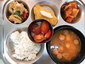 9.22:보리밥,부대찌개,생선까스&타르타르,피망연근볶음,깍두기,방울토마토