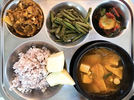 9.23:흑미밥,매콤어묵국,돈육폭찹,롱빈볶음,오이소박이,멜론