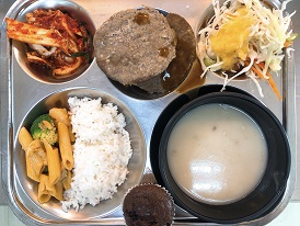 9.29:쌀밥,투움바파스타,양송이스프,소고기스테이크&소스,양배추샐러드&소스,배추김치,머핀