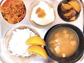 10.14:쌀밥,유부된장국,제육볶음,양배추찜&쌈장,고구마맛탕,오렌지