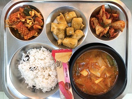 11.11:검은콩밥,감자탕,오징어콩나물찜,간장두부강정,배추김치,아이스크림