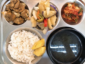 11.12:쌀밥,미역국,데리야끼닭볶음,가지탕수,배추김치,파인애플