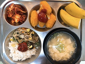 11.16:비빔밥&소스,두부계란국,집게맛살튀김,배추김치,바나나