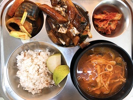 11.26:쌀밥,소고기버섯찌개,고등어무조림,짜장떡볶이,배추김치,배