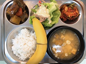 12.2:쌀밥,유부된장국,돼지갈비조림,멕시칸샐러드,배추김치,바나나