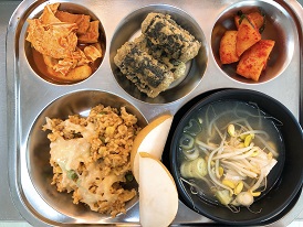 12.9:참치치즈볶음밥,콩나물국,김말이튀김,떡볶이,깍두기,배