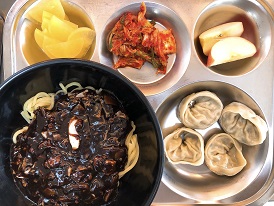 12.15:짜장면,만두찜,단무지,배추김치,사과