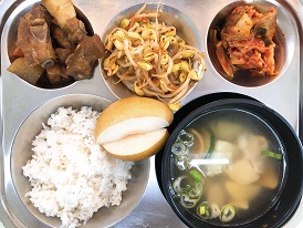 12.30:보리밥,수제비국,돼지갈비찜,매콤콩나물무침,배추김치,배