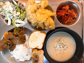 12.31:쌀밥,양송이스프,소고기찹스테이크,오지치즈후라이,코울슬로,배추김치,마늘빵