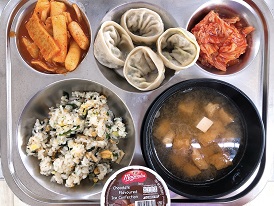 3.9:김밥볶음밥,유부된장국,떡볶이,찐만두,배추김치,아이스크림