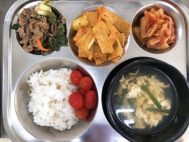 3.28:녹두밥,부추계란국,소고기청경채볶음,애콤어묵피망볶음,배추김치,방울토마토