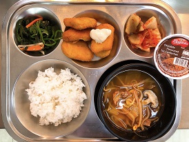 5.13:쌀밥,육개장,피쉬너겟&소스,시금치무침,배추김치,아이스크림