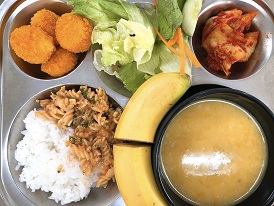 6.8:쌀밥,로제파스타,단호박크림스프,가리비튀김,양상추샐러드&소스,배추김치,바나나