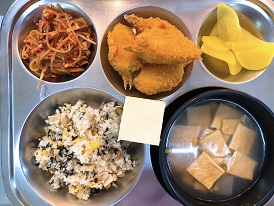 6.15:김밥볶음밥,어묵국,쫄면무침,집게맛살튀김,단무지,치즈케이크