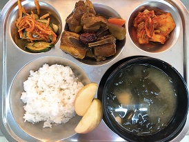 7.1:쌀밥,미역된장국,돼지갈비찜,진미채오이무침,배추김치,사과