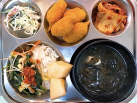 9.7:비빔밥,미역된장국,집게맛살튀김,천사채샐러드,배추김치,멜론