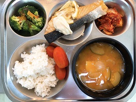 9.16:쌀밥,고추장수제비국,연어구이&타르타르,브롤콜리&초장,배추김치,방울토마토