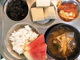 9.29:보리밥,닭개장,온두부,조미김가루,김치볶음,수박