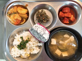 10.05:콩나물밥&양념장,청국장찌개,치즈오징어볶음,멸치조림,깍두기,용과