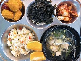 10.14:햄게란볶음밥,콩나물국,가리비튀김&케찹,김가루,배추김치,오렌지