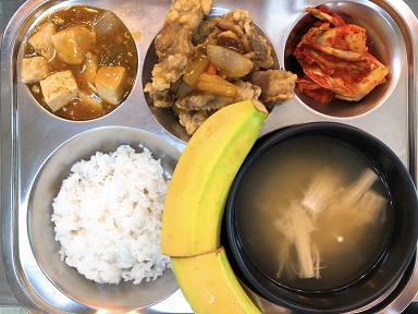 10.18:쌀밥,팽이된장국,탕수육,마파두부,배추김치,바나나