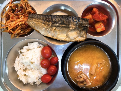 10.20:녹두밥,감자탕,고등어구이,쫄면무침,깍두기,방울토마토