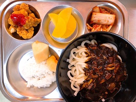 11.23:쌀밥,짜장면,팝콘치킨&케찹,단무지,배추김치,멜론