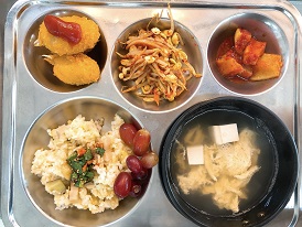 12.21:영양밥&부추양념장,두부계란국,집게맛살튀김&케찹,콩나물무침,깍두기,포도