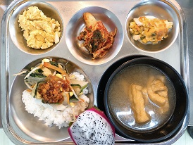 12.28:비빔밥&고추장,유부된장국,양파계란볶음,콘치즈구이,배추김치,용과