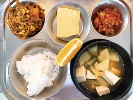 3.21:보리밥,호박감자된장국,돈육콩나물볶음,계란찜,배추김치,오렌지