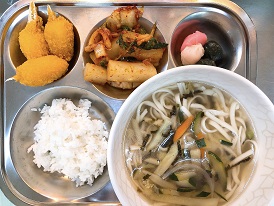 4.20:쌀밥,칼국수,집게맛살튀김,청포묵무침,꿀떡