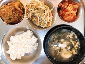 4.24:쌀밥,떡국,돈육양배추볶음,숙주무침,배추김치