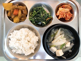 5.22:보리밥,무채국,닭살감자조림,시금치무침,배추김치