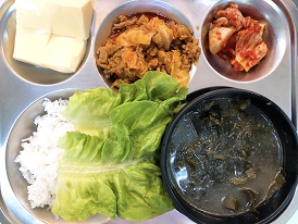 6.6:쌀밥,미역국,제육볶음,계란찜,상추&쌈장,배추김치