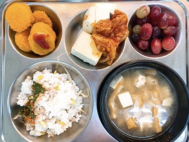 6.14:콩나물밥&양념장,유부된장국,가리비튀김&케찹,온두부,김치볶음,포도