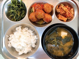 6.16:쌀밥,시금치된장국,미트볼케찹조림,캉콩볶음,배추김치