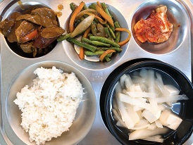 6.30:쌀밥,무채국,돈육고구마조림,롱빈볶음,배추김치