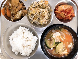 7.6:쌀밥,순두부국,데리야끼닭고기볶음,숙주무침,배추김치