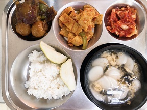 9.6:쌀밥,떡국,미트볼고구마조림,어묵볶음,배추김치,배