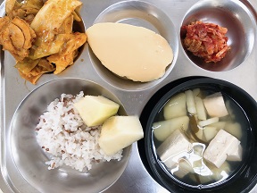 9.12:브라운쌀밥,다시마감자국,닭살양배추볶음,계란찜, 배추김치,멜론