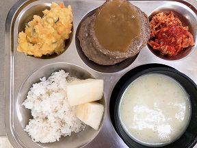10.16:쌀밥,브로콜리크림스프,소고기스테이크&소스,감자샐러드,배추김치