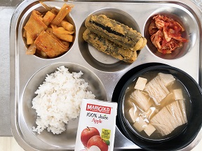 10.17:쌀밥,팽이된장국,김말이튀김,떡볶이,배추김치,주스