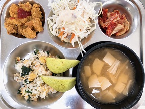 11.1:김밥볶음밥,팽이된장국,팝콘치킨&케찹,양배추샐러드&소스,배추김치,배