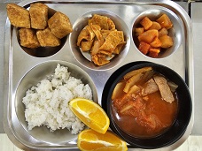 11.21:쌀밥,돈육김치찌개,두부강정,어묵볶음,깍두기,오렌지