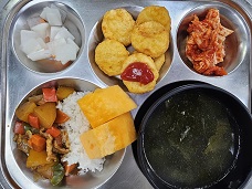 11.29:하이라이스,미역국,치킨너겟&케찹,무피클,배추김치,멜론