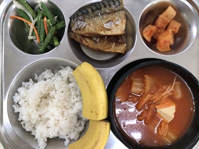12.19:쌀밥,부대찌개,고등어구이,롱빈볶음,깍두기,바나나