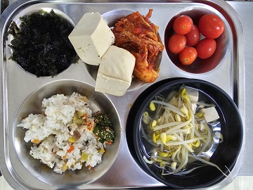 12.20:영양밥&부추양념장,콩나물국,온두부,김가루,김치볶음,방울토마토