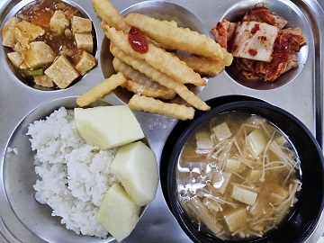 1.3:쌀밥,팽이된장국,마파두부,감자튀김&케찹,배추김치,멜론