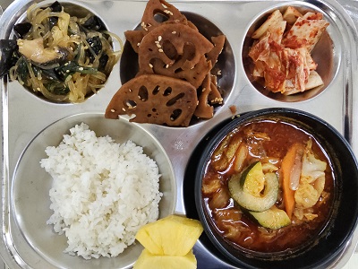 3.18:쌀밥,짬뽕국,잡채,연근조림,배추김치,파인애플