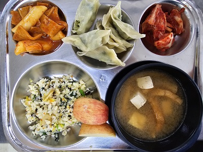 3.27:김밥볶음밥,유부된장국,떡볶이,찐만두,배추김치,사과